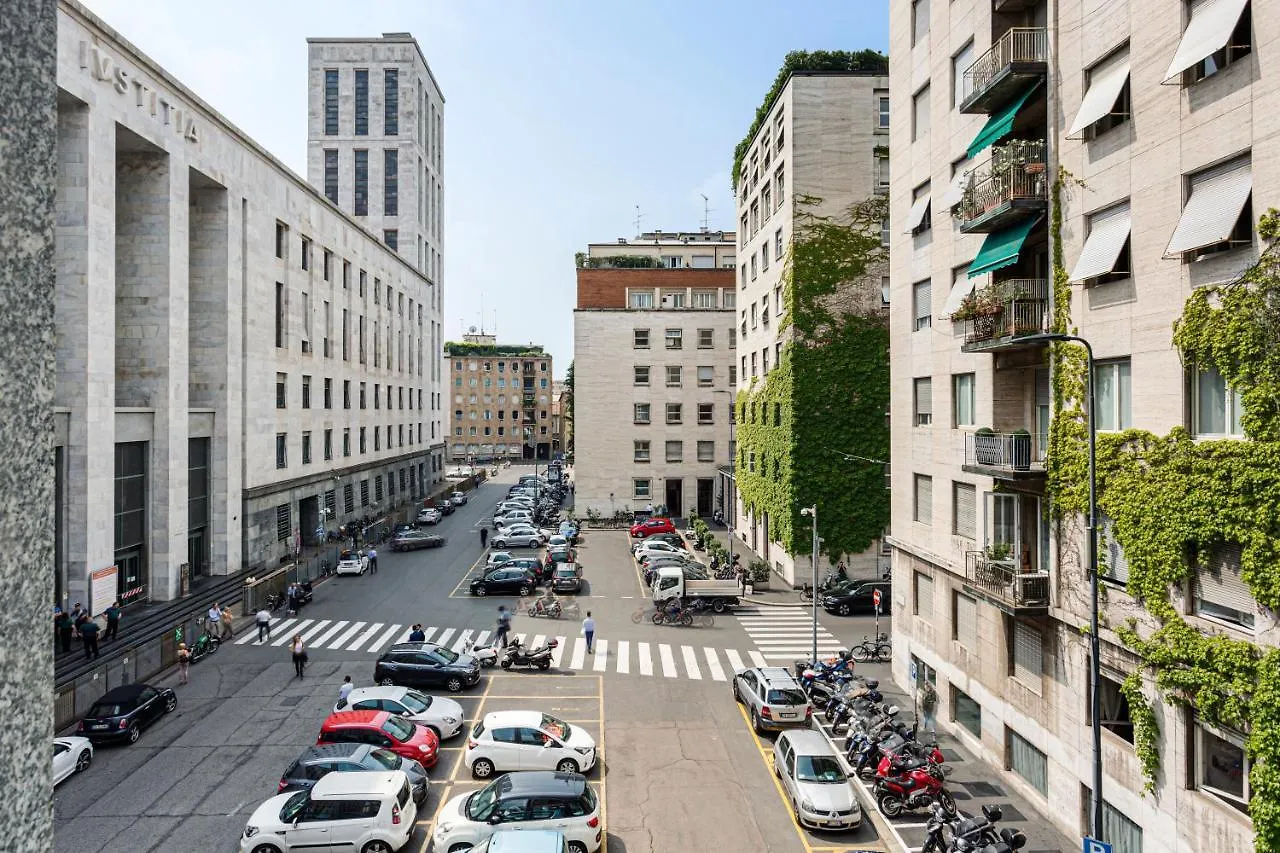 Wide And Bright Two Bedroom Apartment- Via Freguglia Mediolan