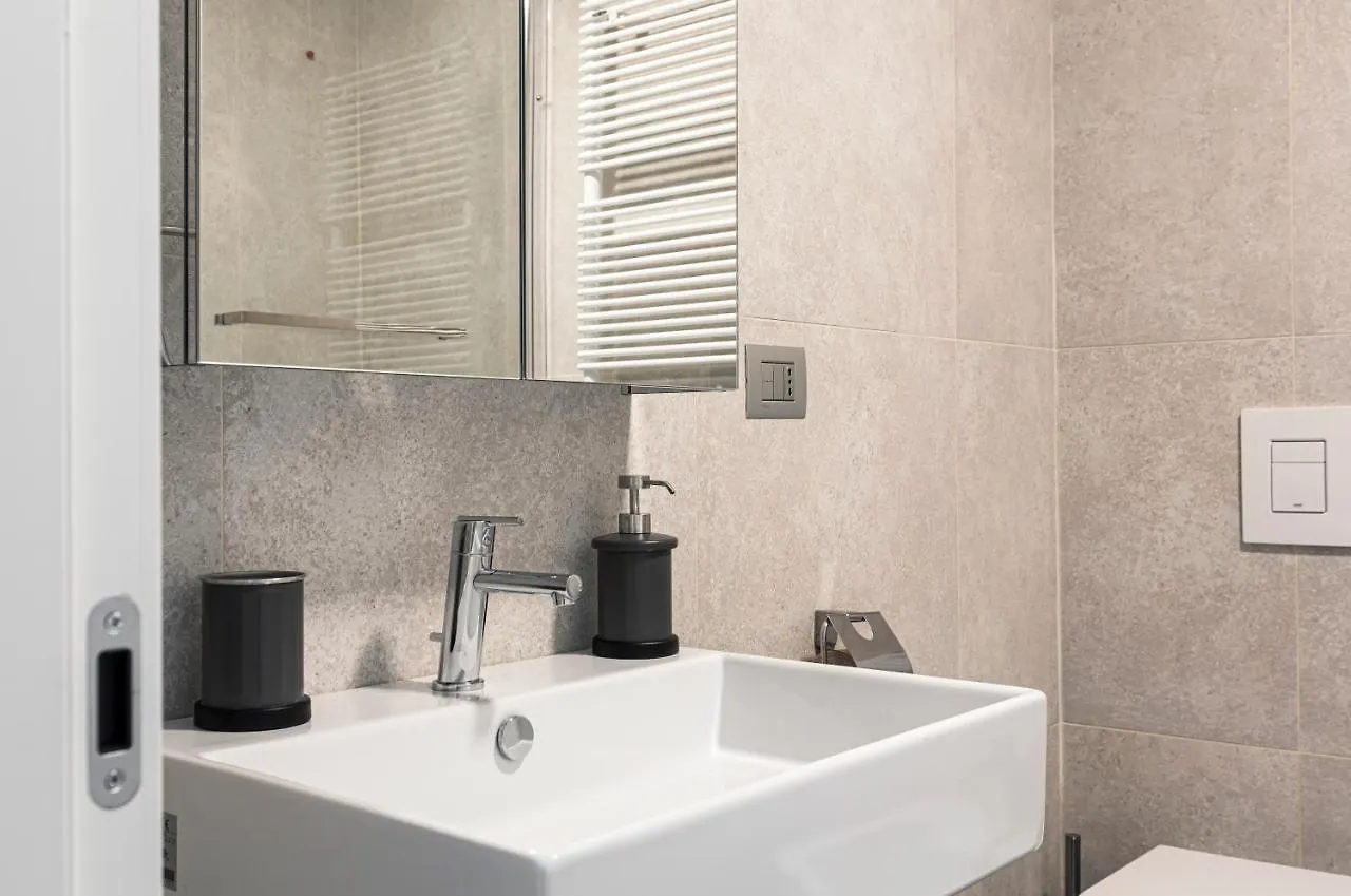 Wide&Bright two bedroom apartment Milaan 0*,