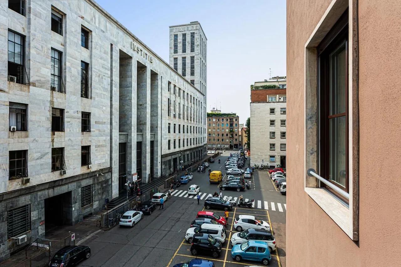 Wide&Bright two bedroom apartment Milaan