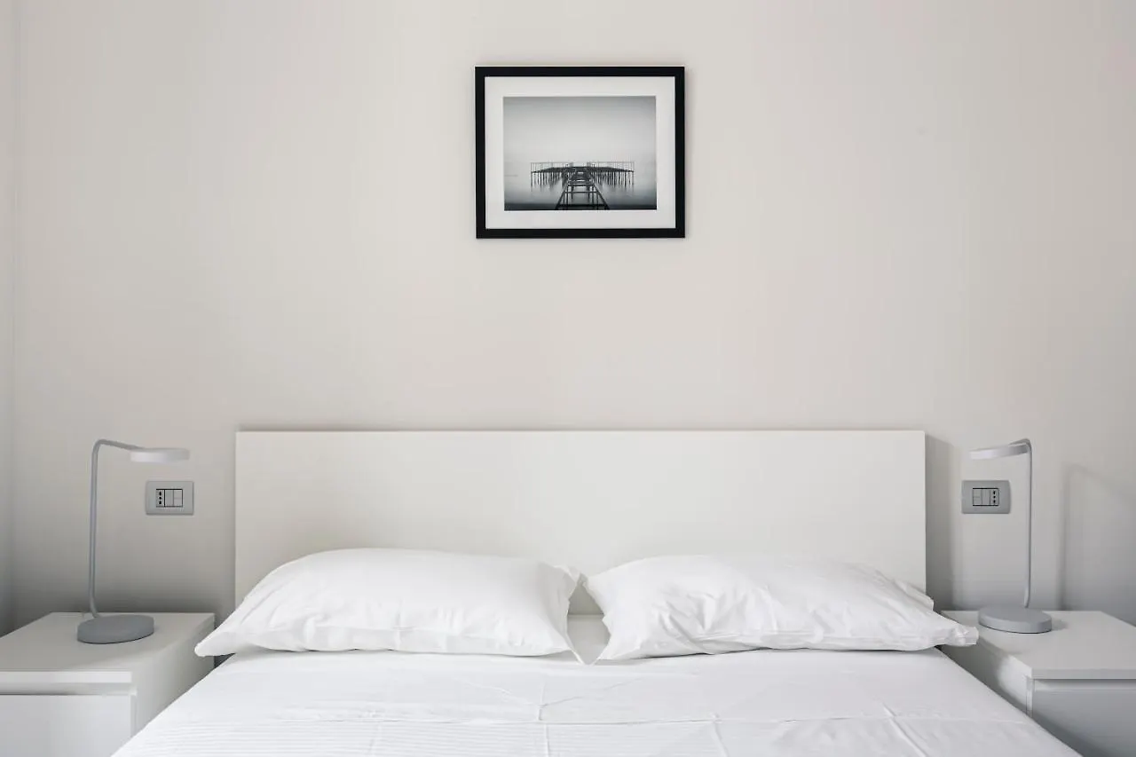 Wide&Bright two bedroom apartment Milaan Italië