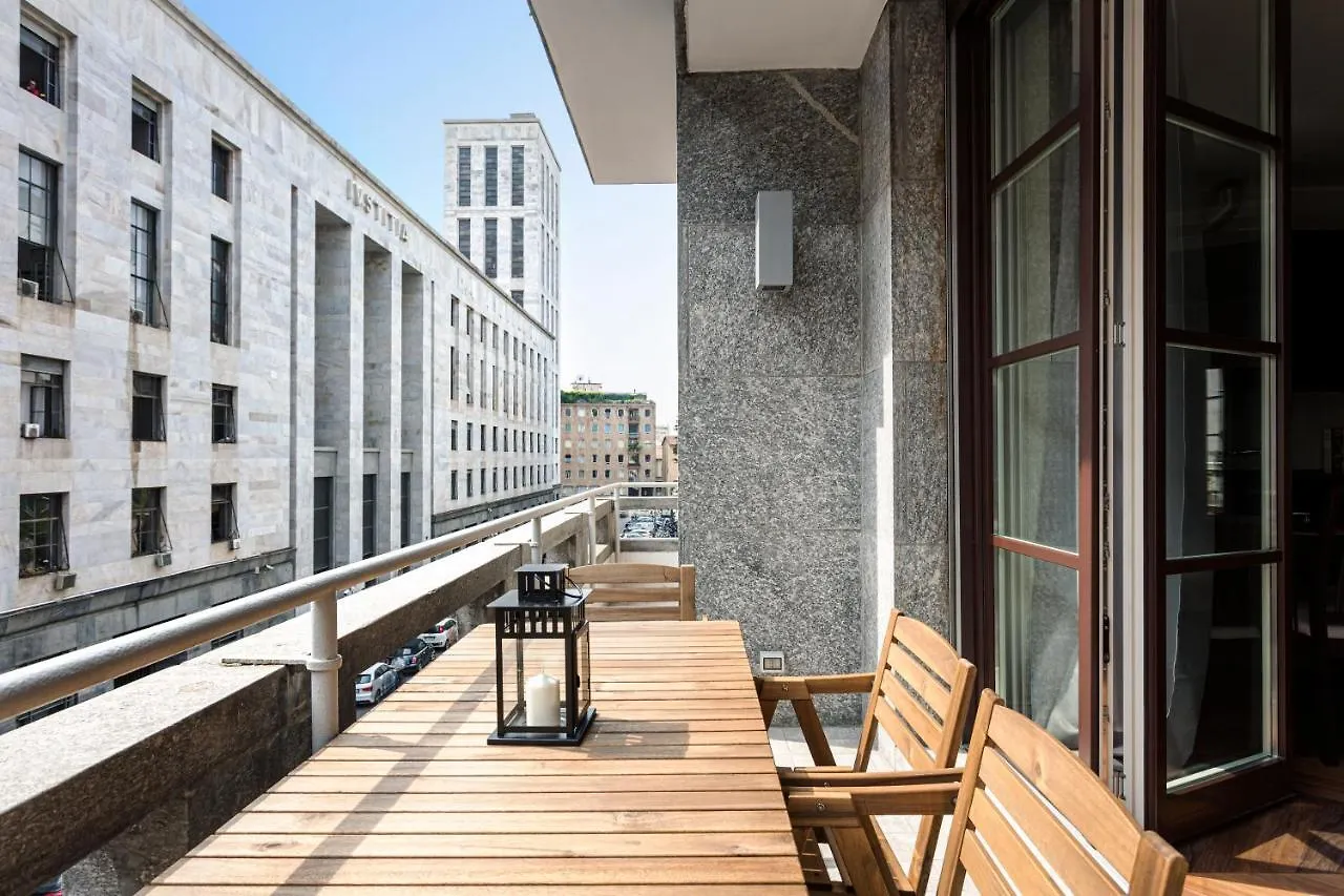 Wide&Bright two bedroom apartment Milaan 0*,  Italië