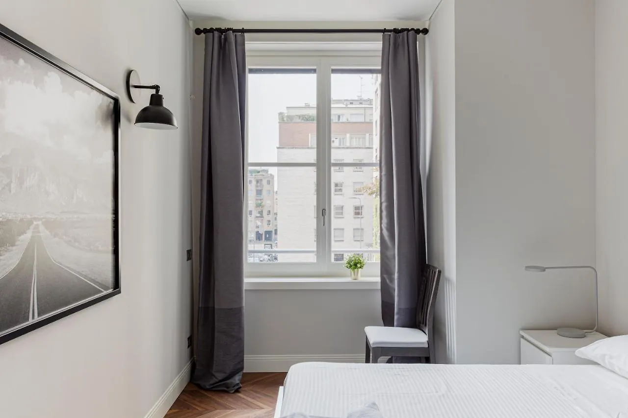 Wide&Bright two bedroom apartment Milaan 0*,  Italië