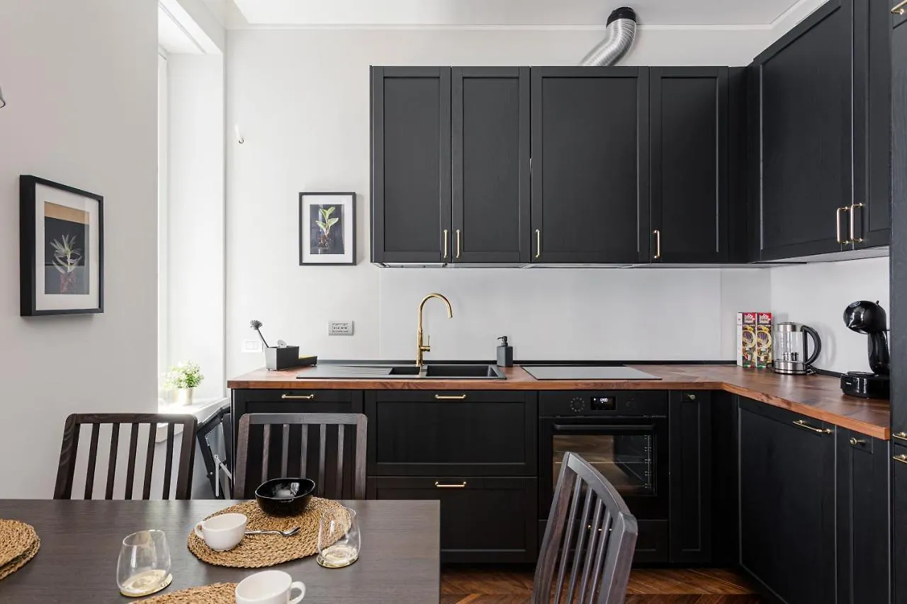 Wide&Bright two bedroom apartment Milaan 0*,  Italië